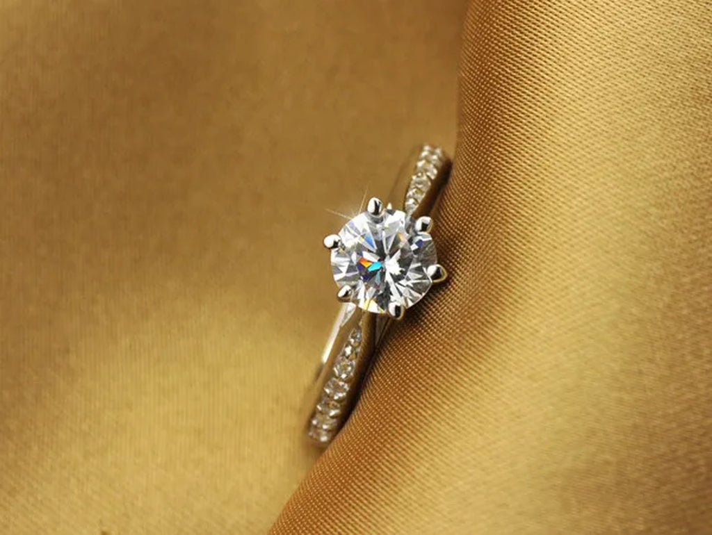 Luxury 925 Sterling Silver Classic Ring for Women Six Claw Jewelry Simple 70Ct Diamond Ring Imitation Diamond Women'S Ring